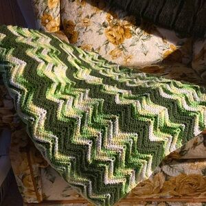 Vintage chevron green/white/yellow crochet blanket